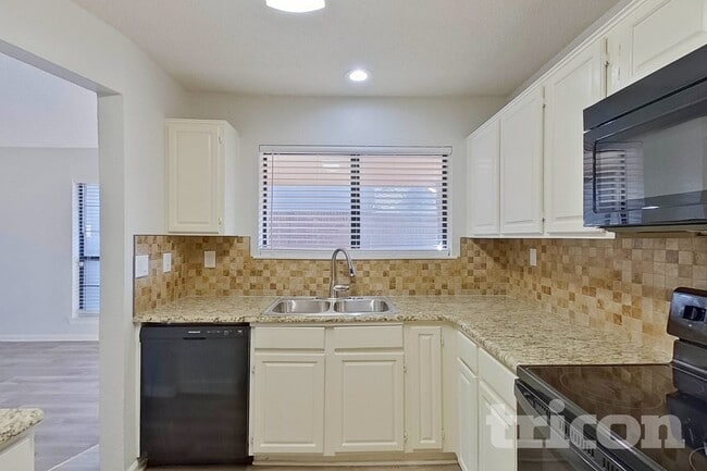 Photo - 161 Hunter Dr