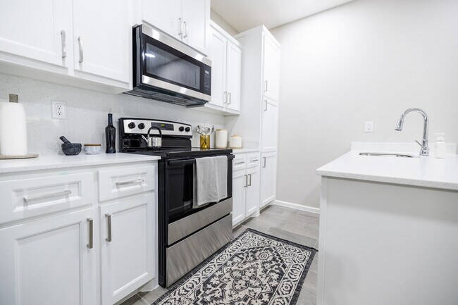Photo - 722 S Stewart Blvd