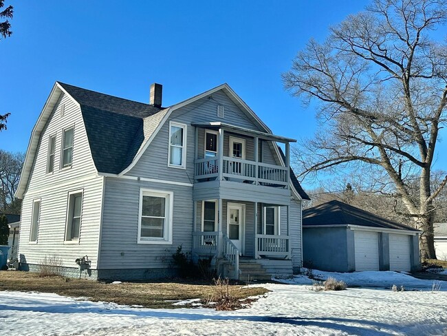 Photo - 2550 Crozier Ave