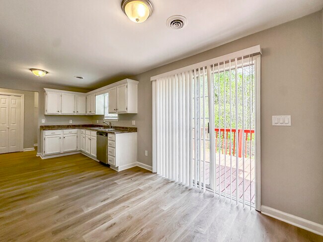 Photo - 2752 Fairburn Rd SW