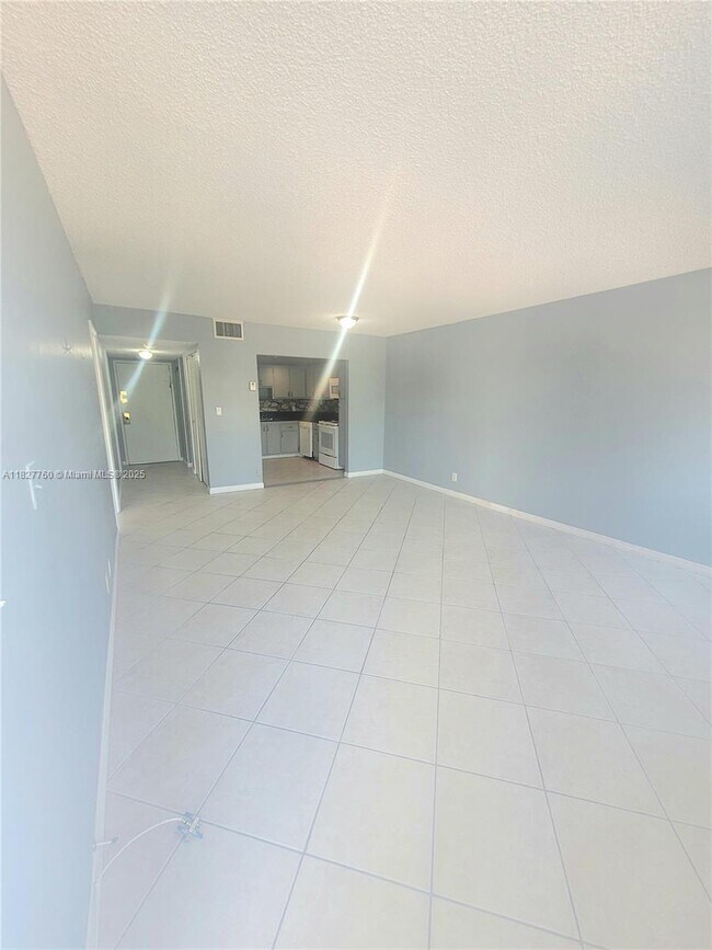Building Photo - 2025 NE 164th St Unit 202 Rental
