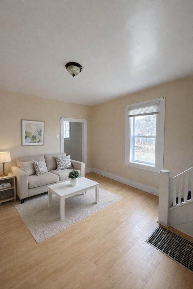 Photo - 831 W 27th St