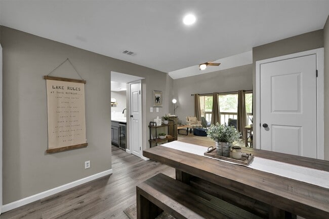 Building Photo - 3900 Aspen Dr Unit C203 Rental
