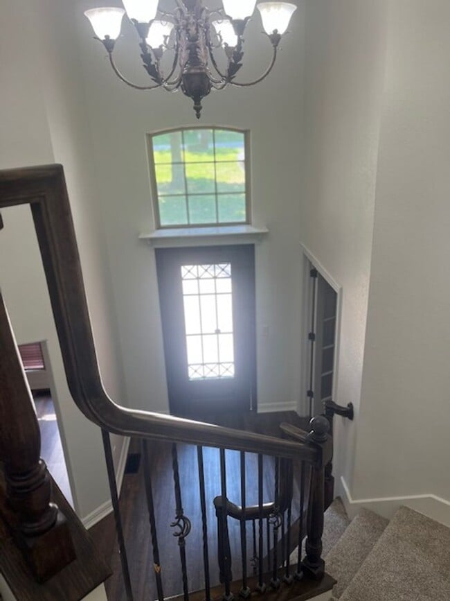 Photo - Beautiful 4 Bedroom 2 1/2 bath Great location!