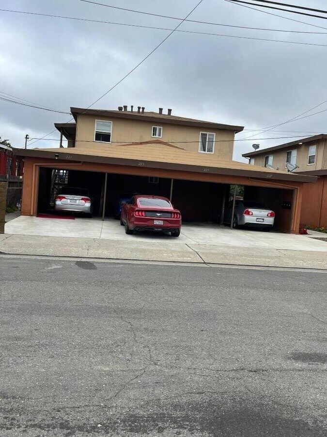 Photo - 221-235 Sanford Ave