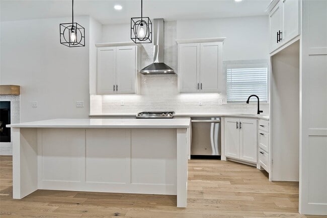 Building Photo - 506 W Persimmon St