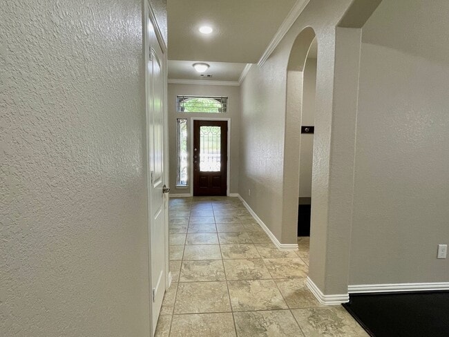 Building Photo - 11 Silver Arrow Court Rental