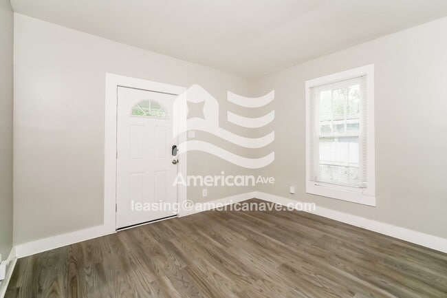 Photo - 3618 N Hawthorne Ln