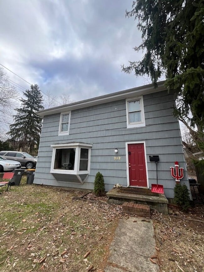 Building Photo - 5 bedroom, 2 bath home- Available August 2026!