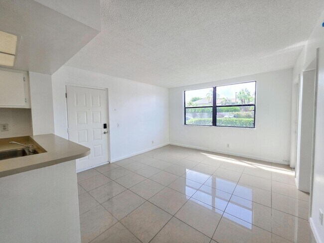 708 Executive Center Dr Unidad 12
