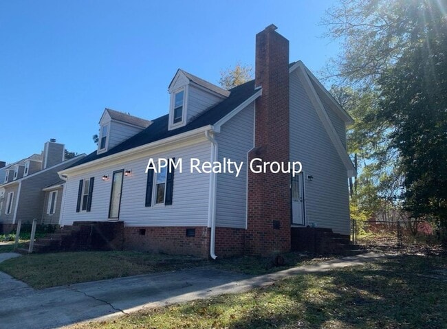 Building Photo - Rare 5 Bedroom Home