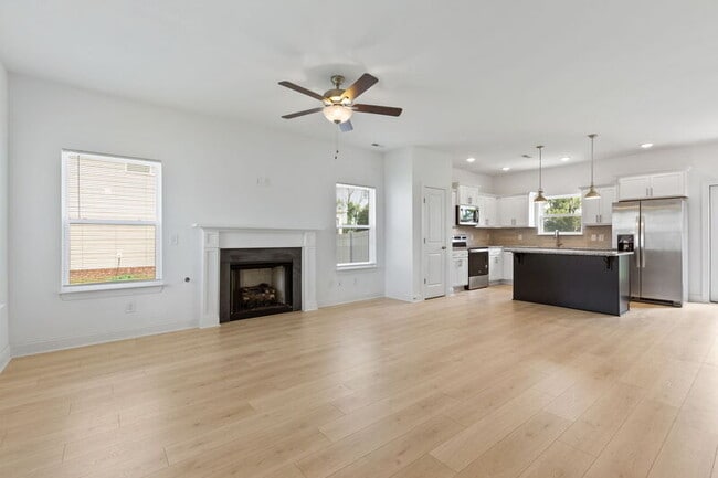 Photo - 429 Guethlein Dr