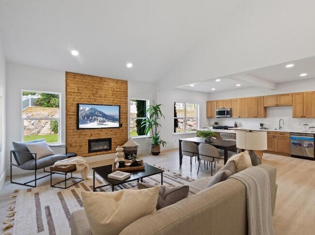 Photo - 636 N 1280 E