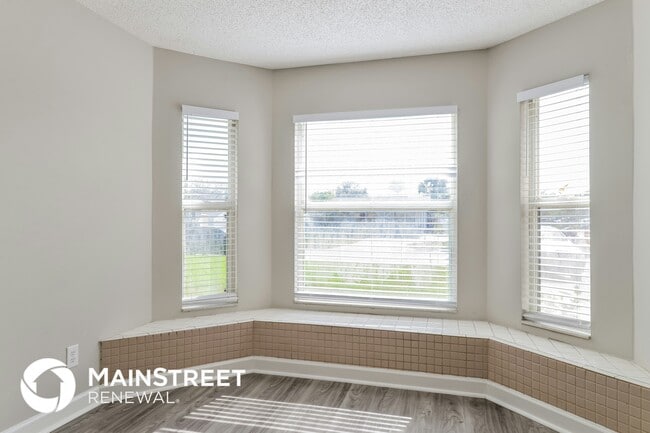 Photo - 5912 40th Ave W