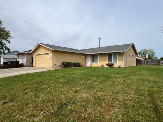 Building Photo - 4 Bedroom, 2 Bath Single Story Corner Lot Home in Rancho Cordova