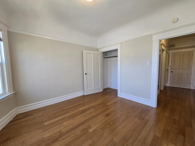 Photo - 1042 Irving St