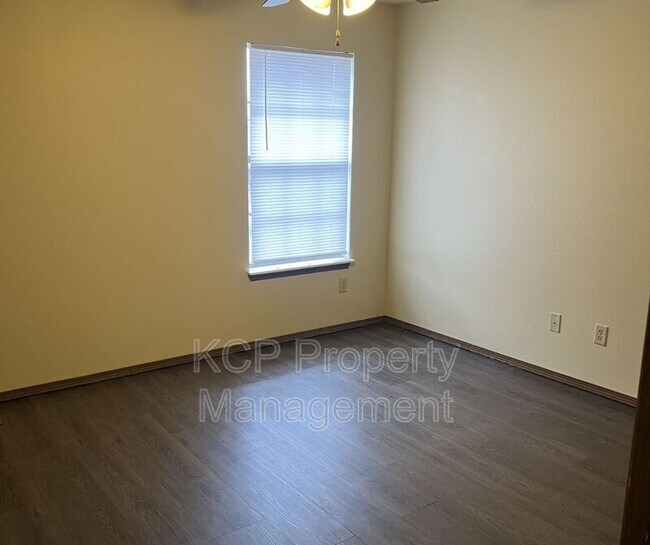 Photo - 3210 Phoenix Ave