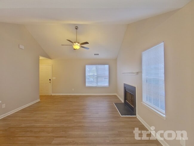 Photo - 1207 Larkspur Dr