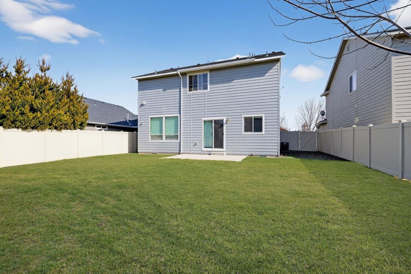 Photo - Beautiful 3bd/2.5ba + Bonus Room in SE Boise!