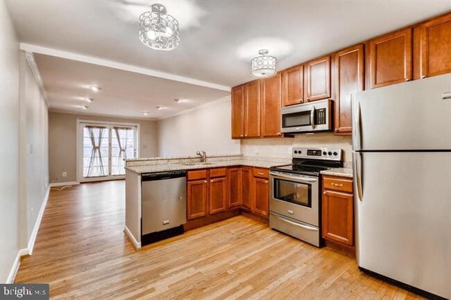 Building Photo - 729 S Lakewood Ave Rental