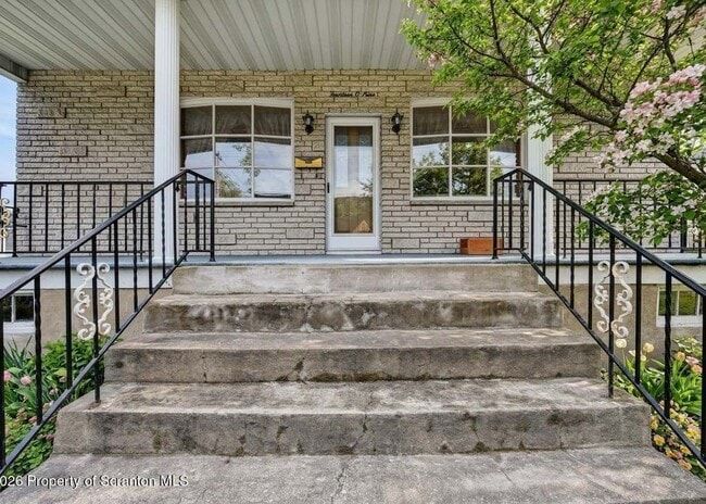 Photo - 1409 E Elm St