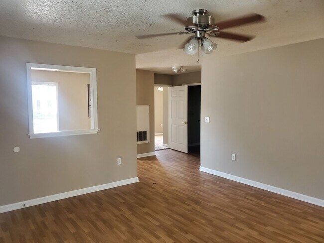 Photo - 2 Bedroom, 1 bath apartment  downstairs un...
