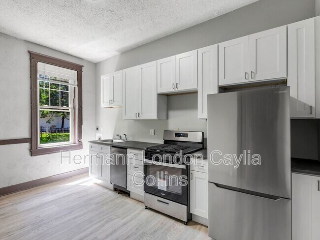 Photo - 214-216 W Steins St