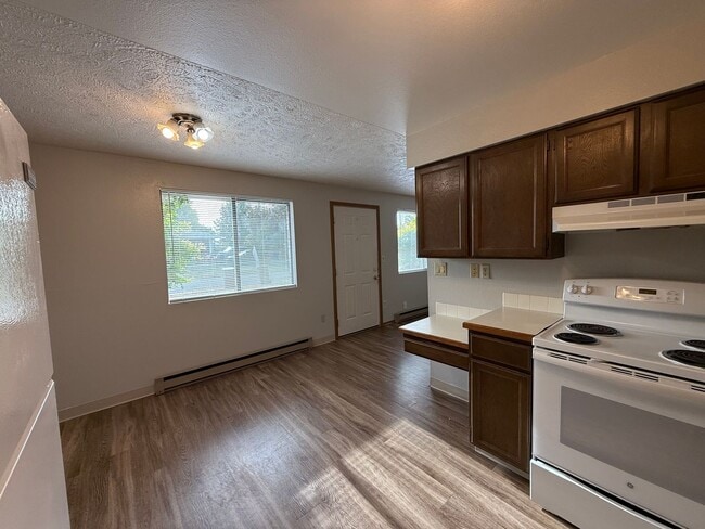 Building Photo - 1325-1325 N Smith St Unit 1323 Rental