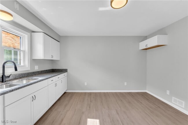 Building Photo - 9318 Garfield Blvd Unit UP