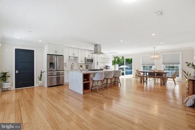 Photo - 510 Moat Way