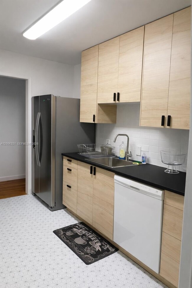 Photo - 5800 SW 61st St