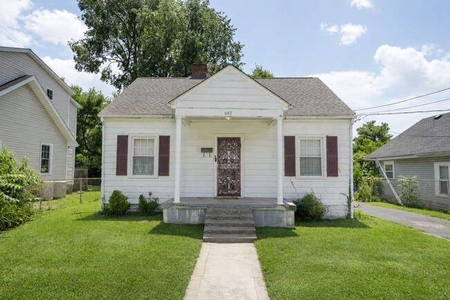 Building Photo - 642 Golfview Dr