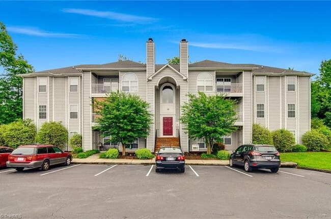 Building Photo - ****** HALF OFF FIRST FULL MONTH OF RENT!! ******