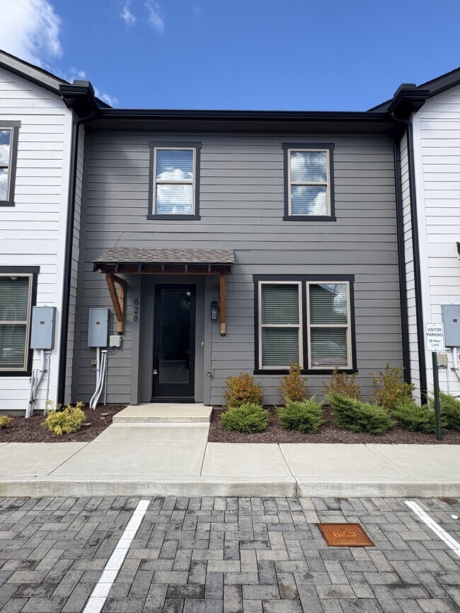 Photo - 628 Wallace Ct