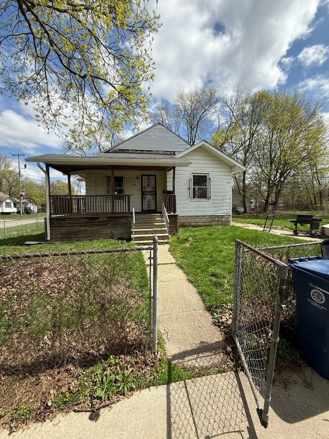 Building Photo - 3918 Trumbull Ave