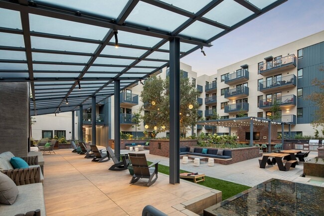 Amenity Courtyard