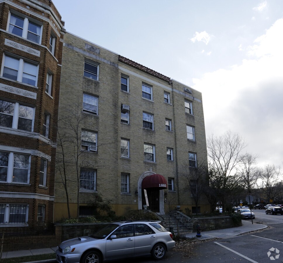 Photo - 1860 Clydesdale Pl NW