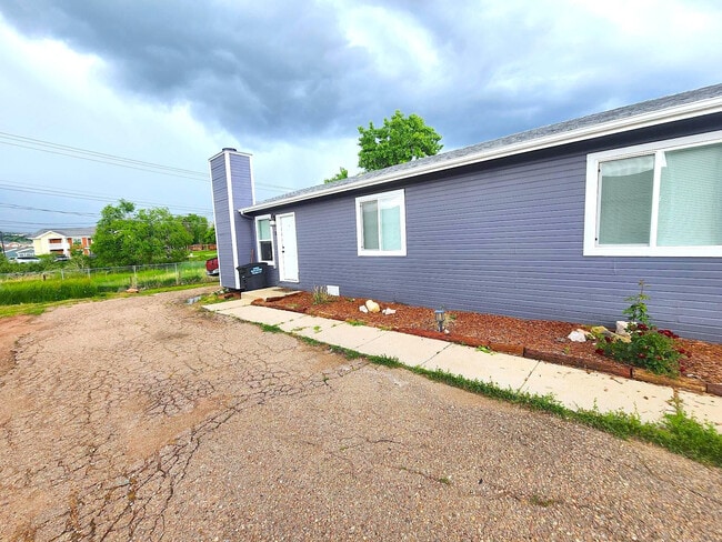 Building Photo - 4450 Loomis Ave Unit #B Rental
