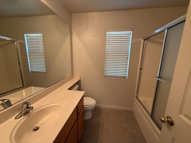 Photo - 3165 Poppy St