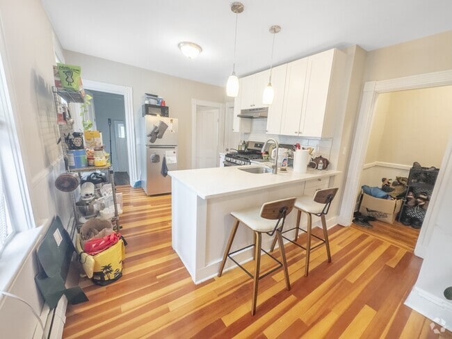 Building Photo - 24 Suffolk St Unit 3 Rental