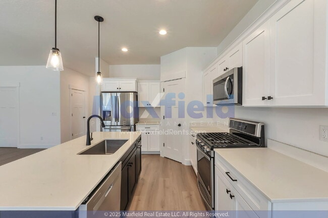 Photo - 5BD/3BTH/2GAR - Great space - Lehi Living