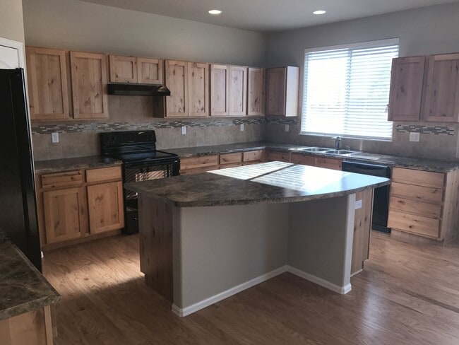 Photo - Nice house, 4 bedroom with Mountain Views in Windsor!