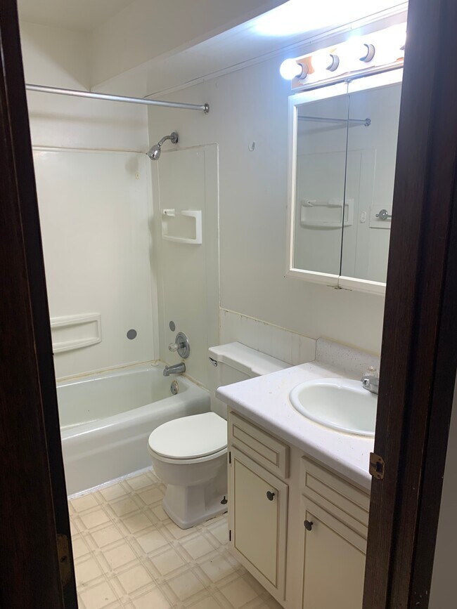 Bathroom - 153225 Shoreland Ln