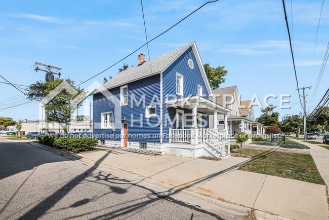 Photo - 284 S Union St