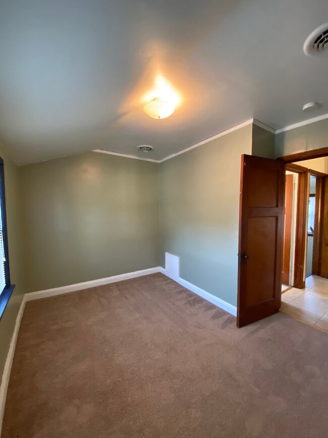 Photo - 438 S 65th St