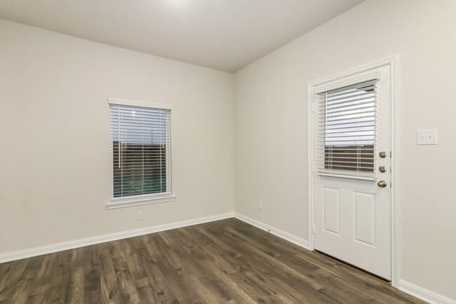 Photo - 412 Polly Grv Dr