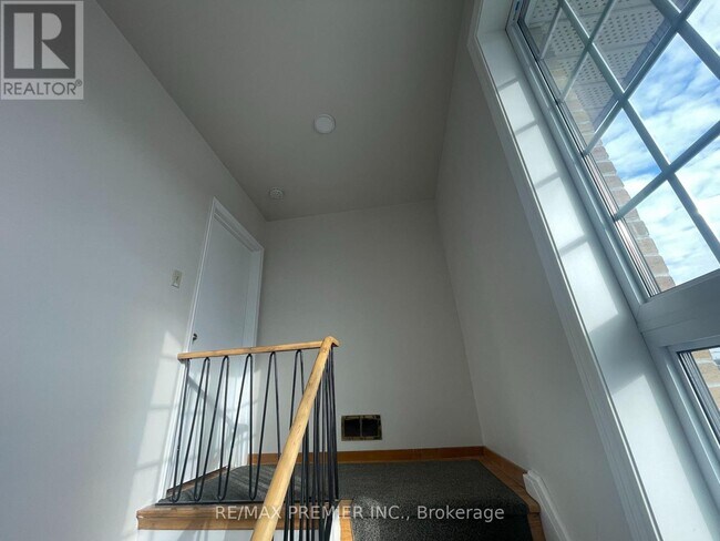 Photo - 2360 Keele St