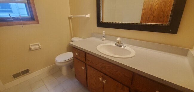 Photo - 2425 S 75th St Unidad #1 Lower