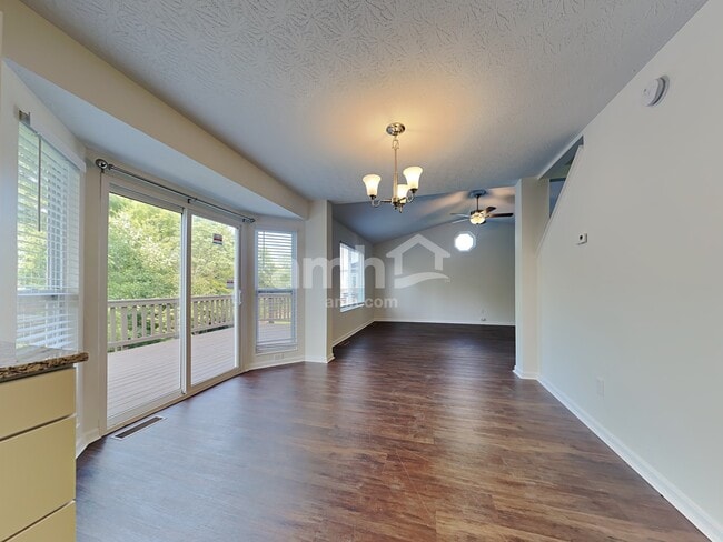 Photo - 2133 Antoinette Way