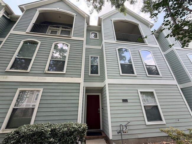 Photo - 1253 W 17th St